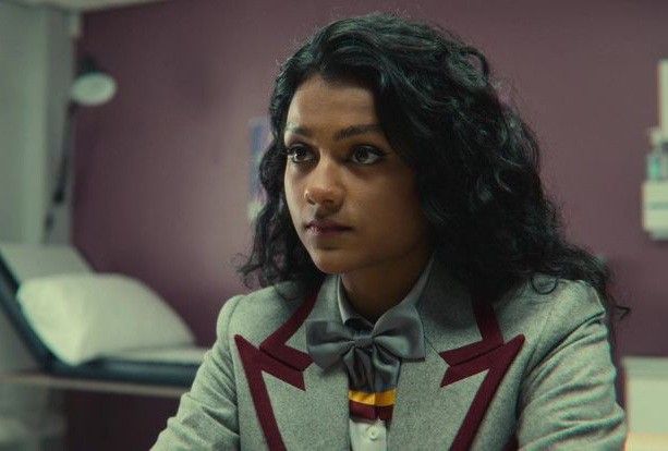 one thing about Simone Ashley is that she'll always deliver insane face card in everything she does