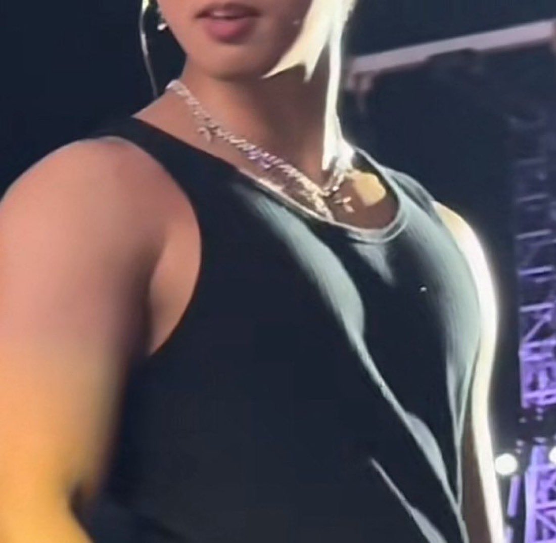 한 dara IS SEEING SKZ tweet media