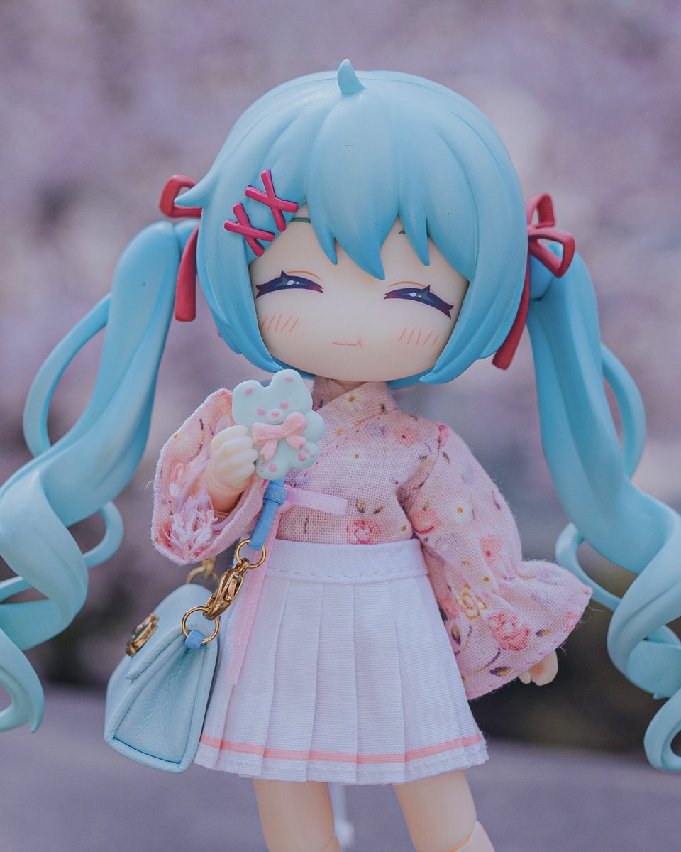 RollRoll tweet media