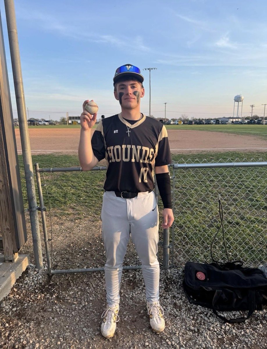 .<a href="/j_burk10/">Jackson Burkhart</a> 💣💣💣 #3 on the year. This one a GRAND SLAM
Keep raking Kid
<a href="/MOLegionBall/">Missouri American Legion Baseball</a>