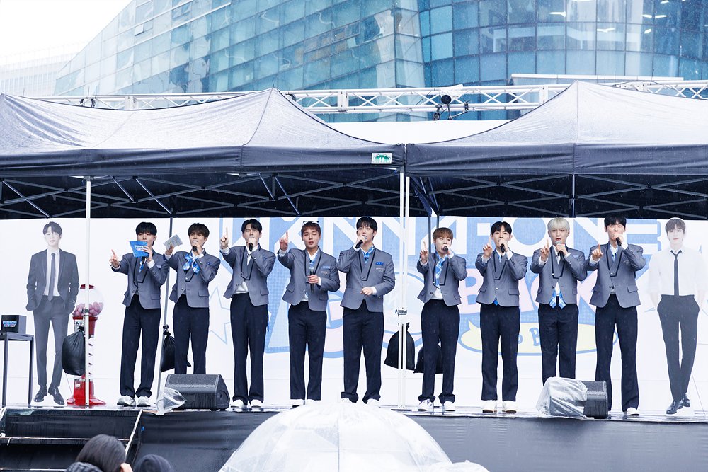 워너원, 상암 들썩였다…9년 전 첫 만남 그 자리 그대로
#워너원 #WannaOne #재회 #상암 #오프닝세리머니 #엠넷플러스
#워너원고백투베이스 #4월28일 #오후6시 #최초공개 #iMBC연예

글로벌 K-POP 콘텐츠 플랫폼 엠넷플러스(Mnet Plus)는 지난 6일(월) 오전 10시, 서울 마포구 상암동 DMC 문화공원에서