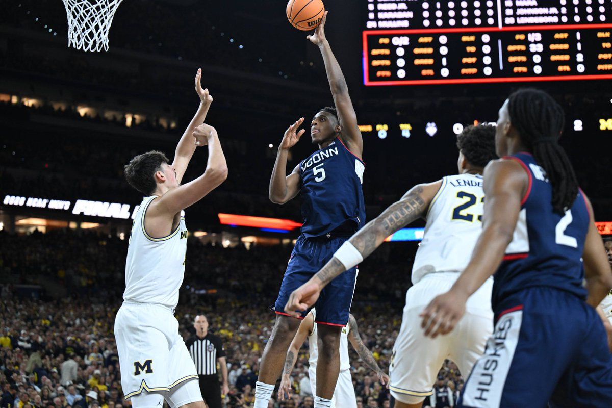 UConn's tweet photo. 20 minutes to go. https://t.co/C0cfTJpjKY