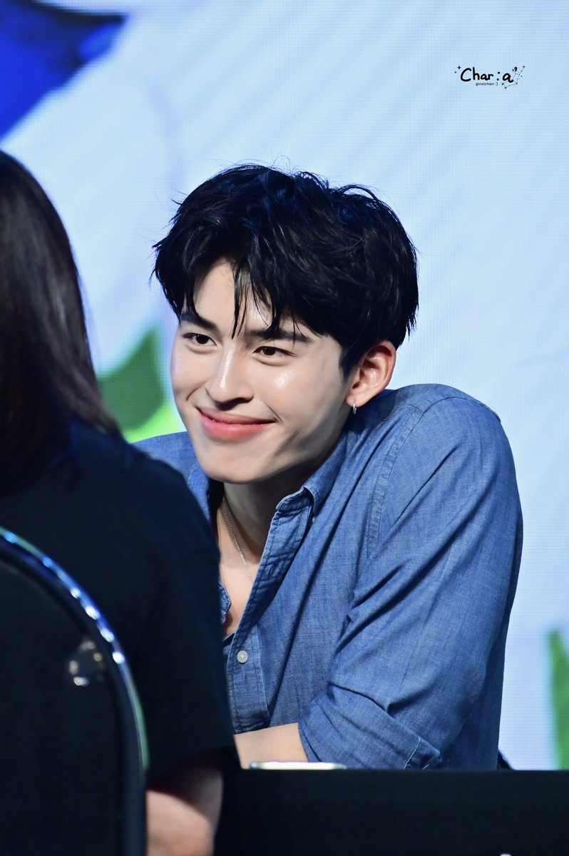 char : a ’ tweet media