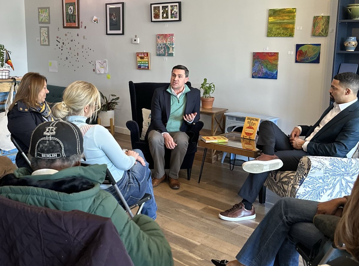jimmytickey's tweet photo. Across nearly 20 events, we met in bookstores, living rooms, and libraries  to discuss organizing — and were joined by thoughtful leaders along the way. https://t.co/UNsupPjwY7