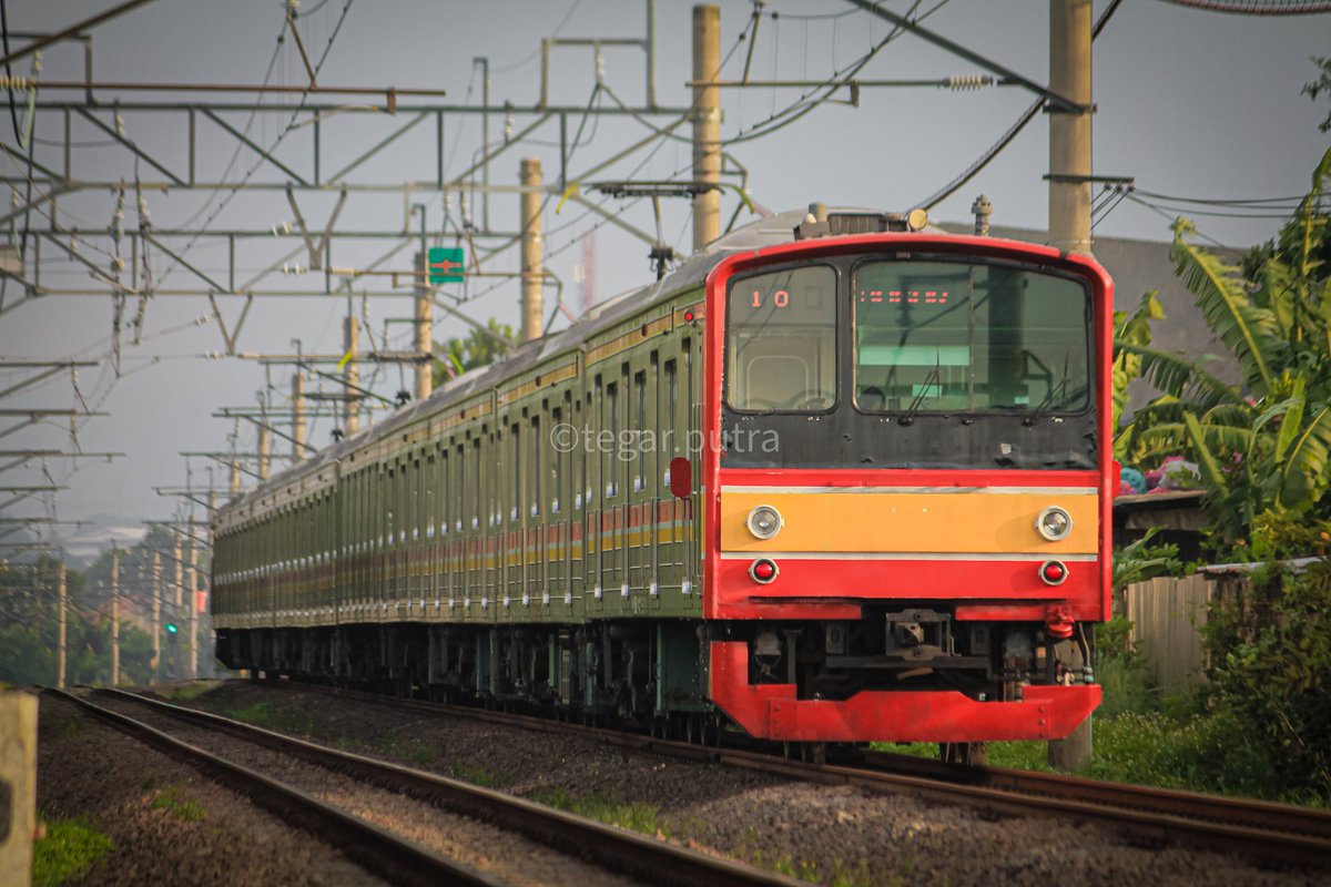 abdi2005_'s tweet photo. Seri 205 DP68 + DP66, rangkaian hanya 10 kereta dengan melepas midcab Tc'204-68 &amp; Tc205-66 karena sedang program bubut roda
#jr205 #jr205系 #205系 https://t.co/UMZxIDB8OW