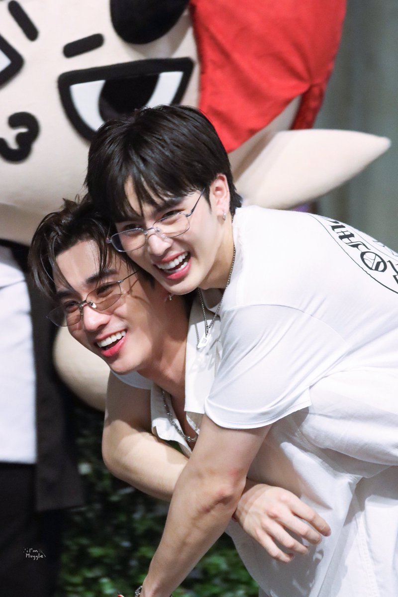 pui🌙มัมมี้แซนต้า2🖤🤍 tweet media