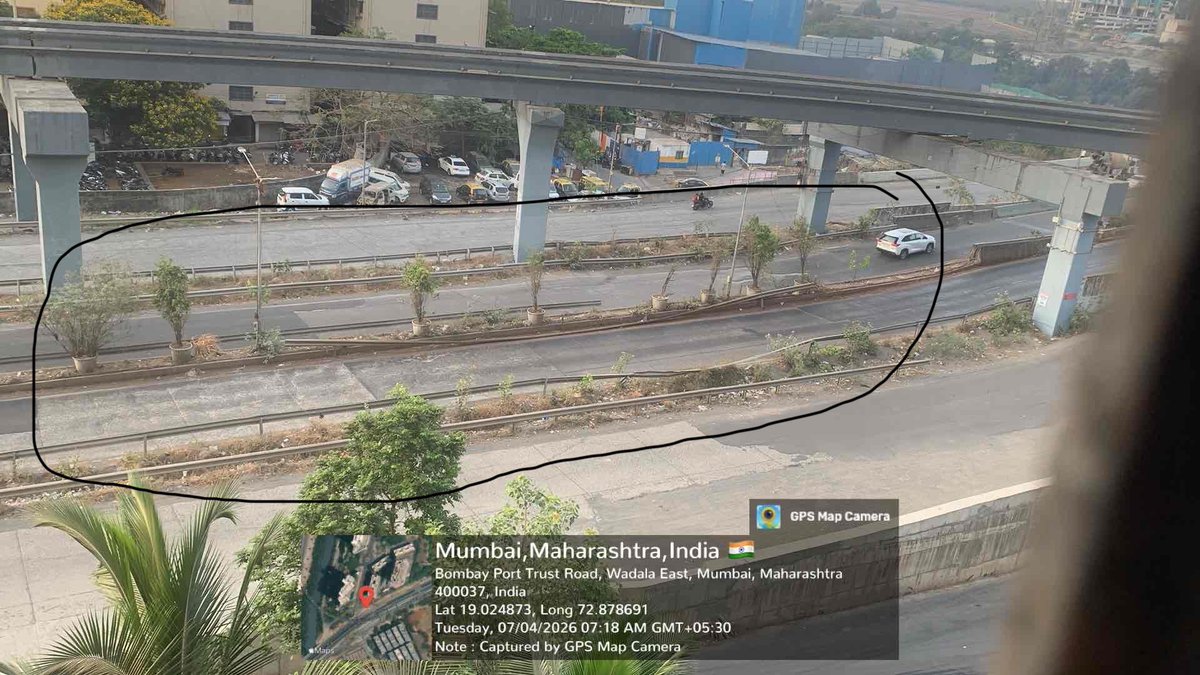 Chemburbjp's tweet photo. It’s  Bhaktipark Eastern Freeway highway . Between the baragates no cleaning  is done plastic waste are seen around . Please instruct @mybmc @mybmcWardFN @MMRDAOfficial @MMRDA_TWEET and get the cleaning done on daily basis @TawdeRitu @ritu_tawde @TukaramKate @Devendra_Office https://t.co/WrrHeuoIEe