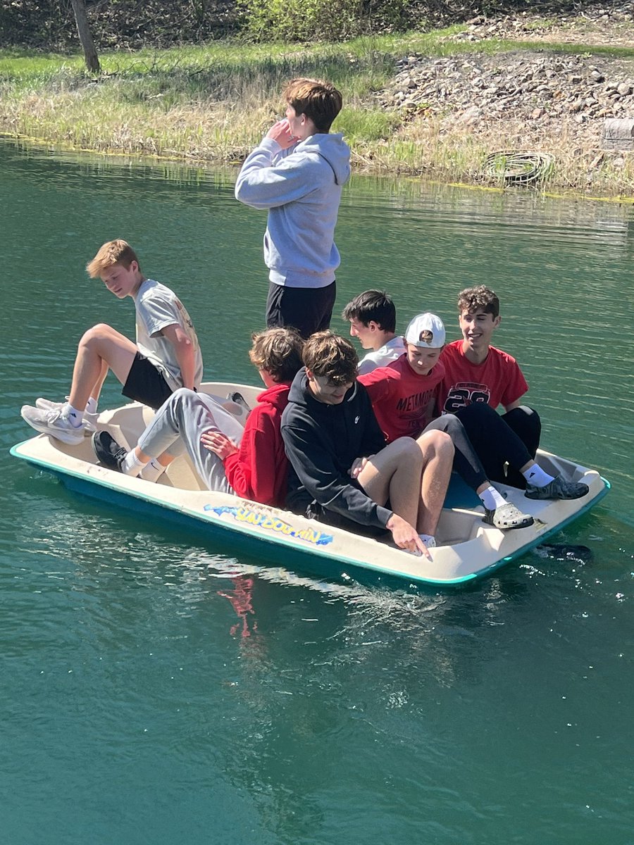 MetamoraTennis's tweet photo. Second team meal. Second lake. Four hours of fun with teammates = priceless.
#funtogether
#friendsforlife https://t.co/CdwTNdyuIh