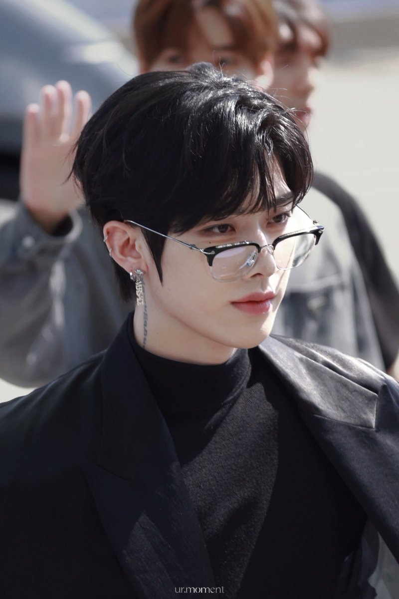 ur.moment tweet media