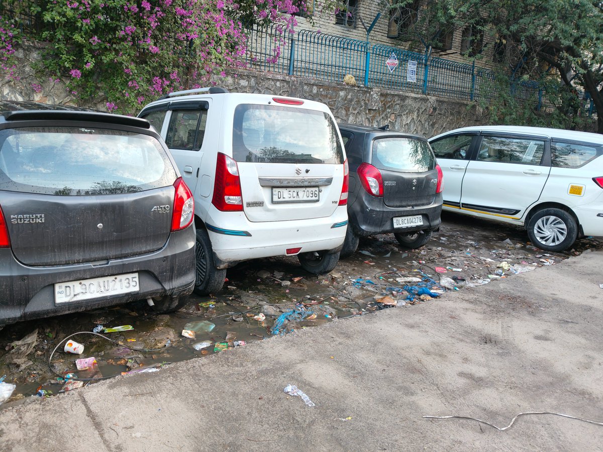 Dear sir <a href="/MCD_Delhi/">Municipal Corporation of Delhi</a>. Here go geotagged pictures from outside Chinmaya Vidyalaya as sought by you <a href="/LtGovDelhi/">LG Delhi</a> <a href="/CMODelhi/">CMO Delhi</a> <a href="/DCSOUTHZONE/">Deputy Commissioner,South Zone</a> <a href="/p_sahibsingh/">Parvesh Sahib Singh</a>