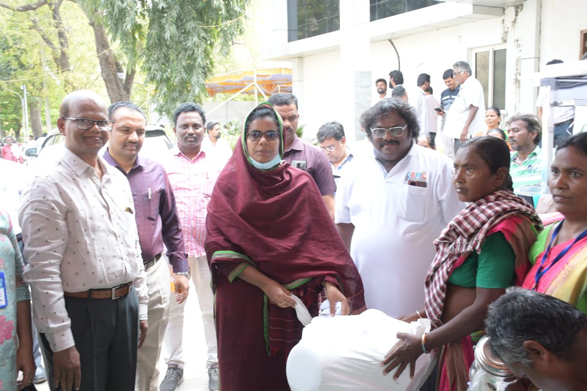 samueldbrc's tweet photo. DBRC is supporting waste pickers by providing tricycles as a livelihood initiative, helping enhance their income and improve their working conditions. Earlier, they walked long distances carrying heavy loads of waste on their shoulders, making their work physically exhausting https://t.co/tq3SMaxrmq
