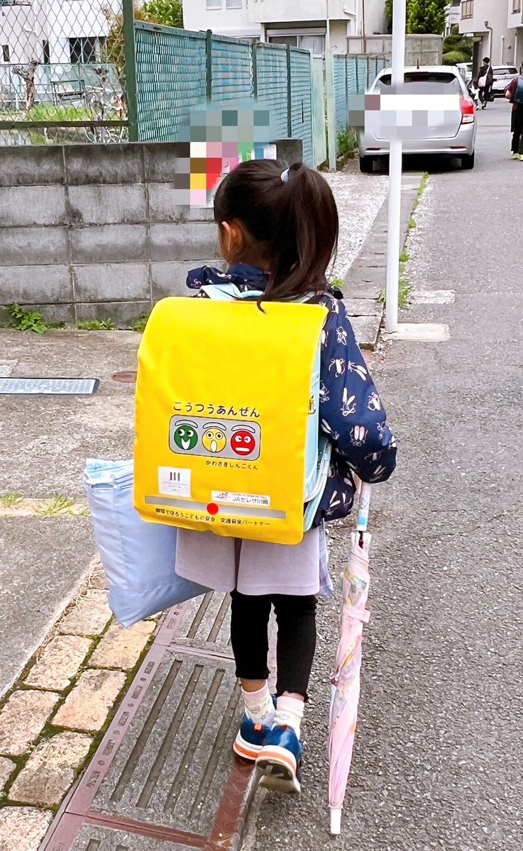 minamiracle's tweet photo. 昨日は娘の入学式でした☺️
歩いているとたくさんの方々に「おめでとうございます！」と言って頂けて感激しました💓言われる度に目がうるうるしてしまう私🥹
嬉しさと心配と親御さん達はこんな気持ちなんだなぁと思いました。
本日初登校！！頑張れ一年生‼️ https://t.co/lNFcHC7jyq