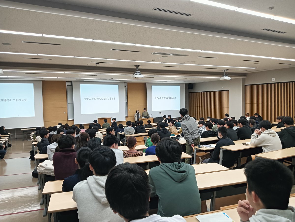 今日もガイダンスを実施中です🔎

新入生がスムーズに、充実した大学生活を送るために必要な大事なイベントです!

上級生のピアサポーター学生も登場しましたよ😉

質問タイムでは
Q．教科書が売切の場合は？
Q．自炊は？
などの質問が出ました!

気になることは、どんどん聞いてくださいね！