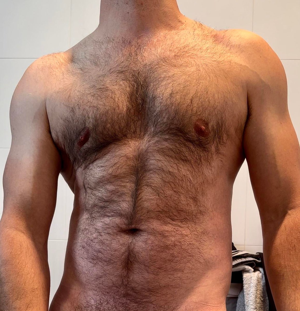 funnycado6789's tweet photo. SmokySix
#HairyChest https://t.co/vpIHC78hth