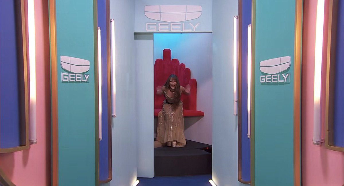 elainevault tweet media