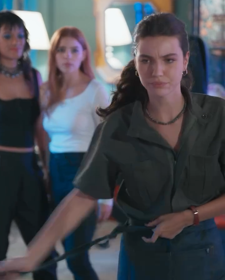 loquinha touches tweet media