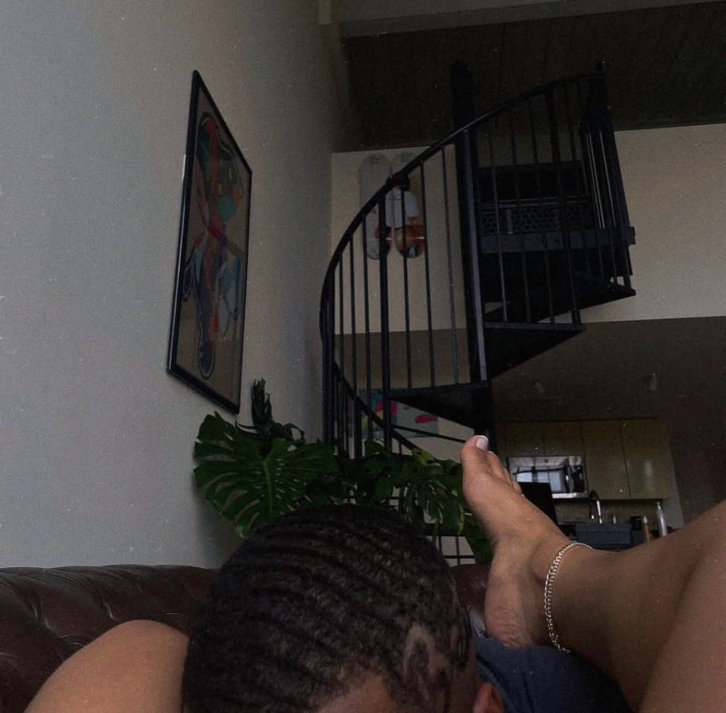 thatgirlmulaa's tweet photo. Just THIS and phone on DND 😍😍😍 https://t.co/nRQOaekDWA