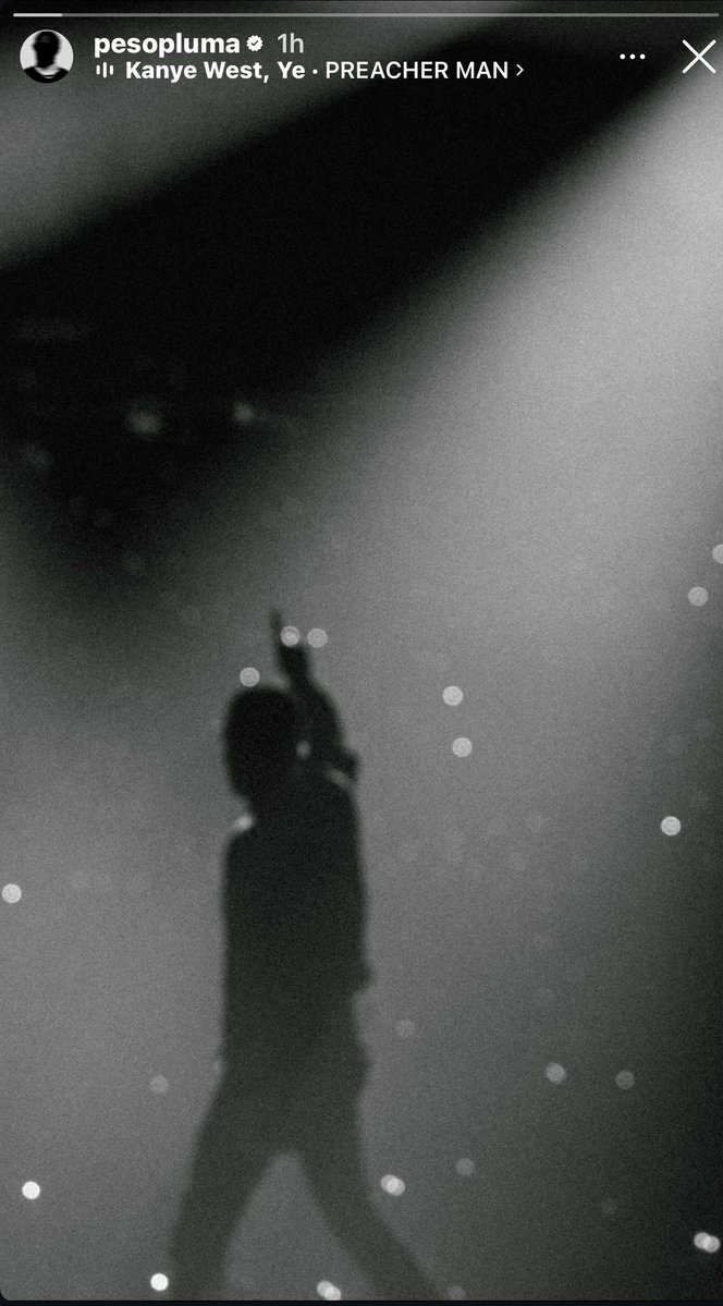 Celebsloveye tweet media