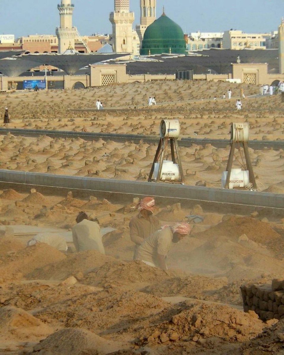 جنت البقیع مدینہ کی قبریں، اللہ ہمیں یہیں دفن ہونے کی سعادت عطا فرمائے۔