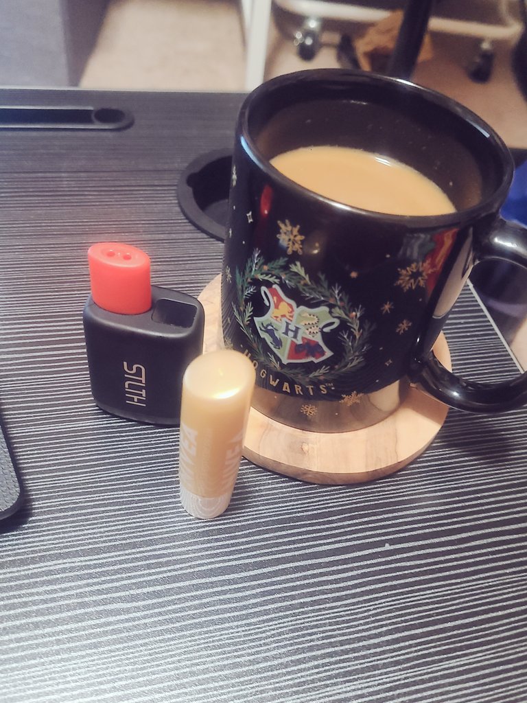 colalightml's tweet photo. The essentials: Coffee w almond milk and sf syrup, stlth and chapstick 
#wl #cute https://t.co/JdWA36K62X