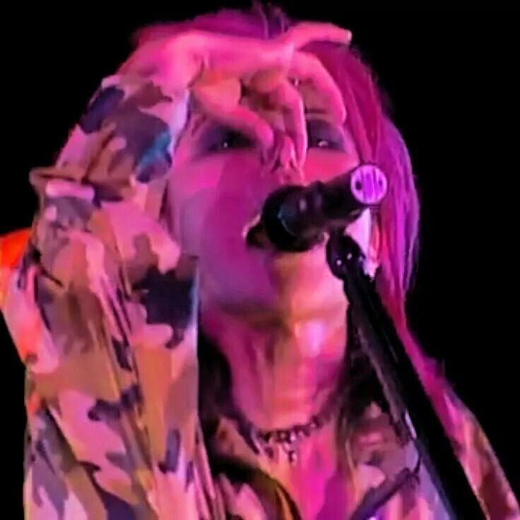 hide daily❤️💛❤️💛 tweet media