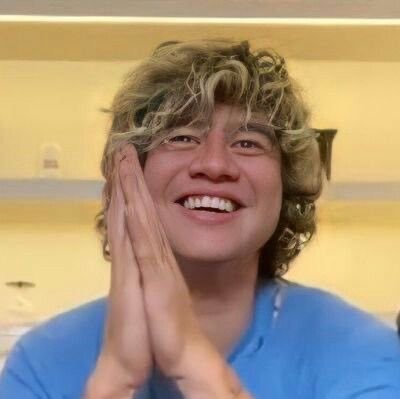 zoe 卌 MICHAEL FOLLOWS??☆ tweet media