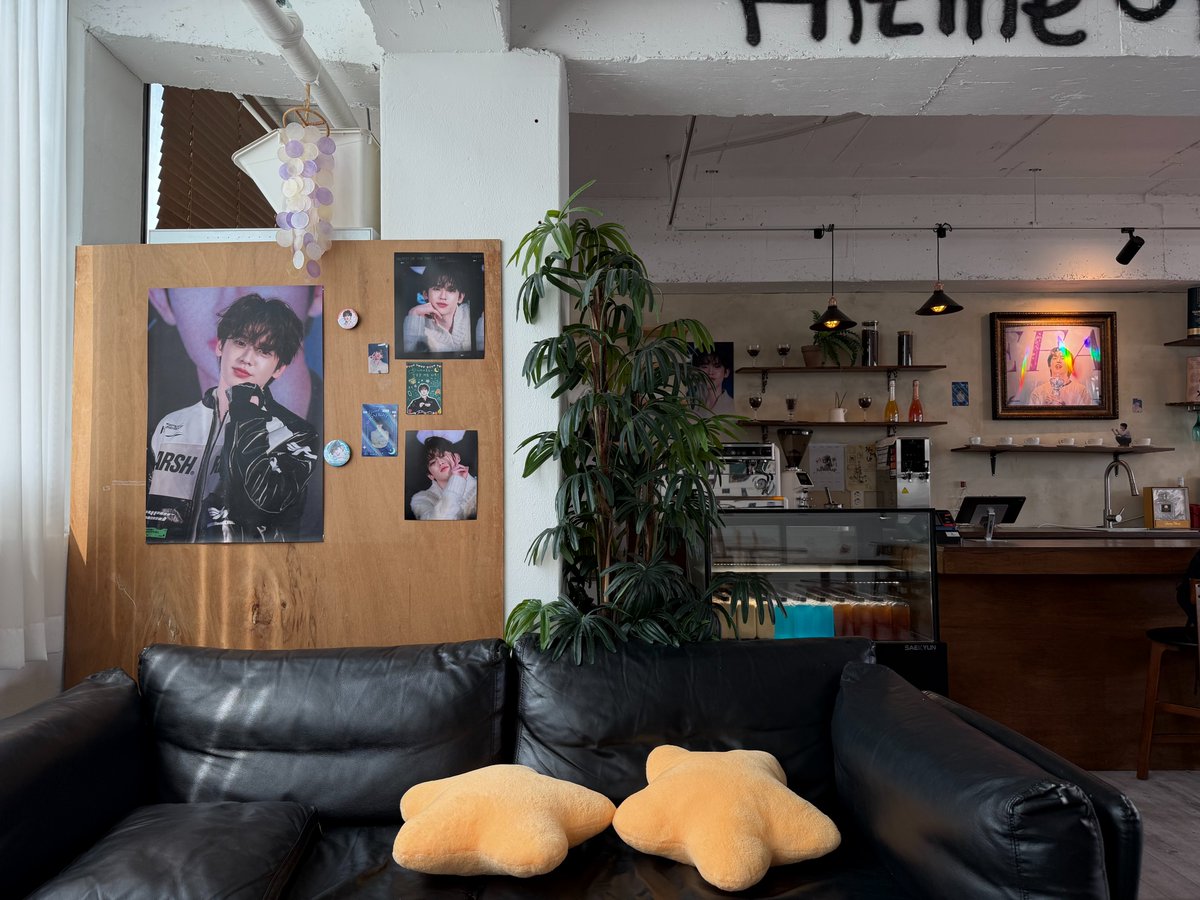 힛미업 ㅣ생카 아이돌 버츄얼 2D 대관 ㅣ생일카페 ㅣ카페대관 ㅣ 홍대 합정 카페 tweet media