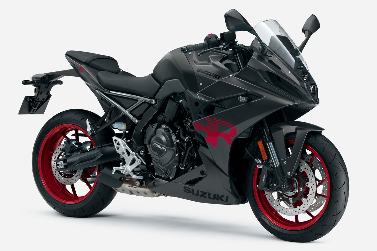 suzukicojpmotor's tweet photo. 【製品リリース情報：GSX-8R】
1台で幅広いライディングを楽しめるスポーツバイク。GSX-8R 2026年モデル登場。
発売日：2026 年4月15日 (水)
発売日(グラスブレイズオレンジ)：2026 年5月26日 (火)
https://t.co/gTj7I9yM7E https://t.co/owgma8we8y