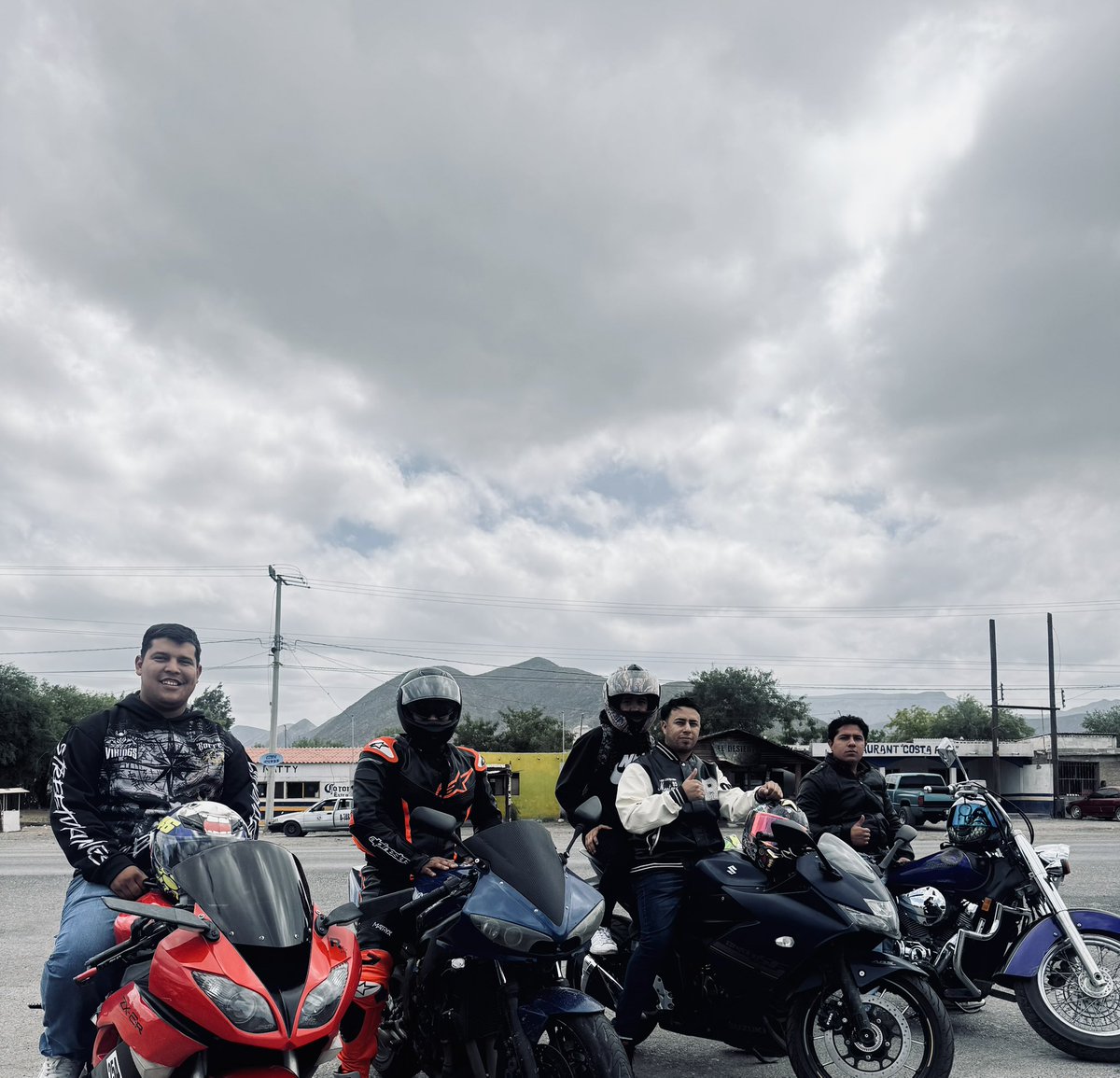 AxelBeto4's tweet photo. 🏍️🏍️ https://t.co/W8ztn5nA2c
