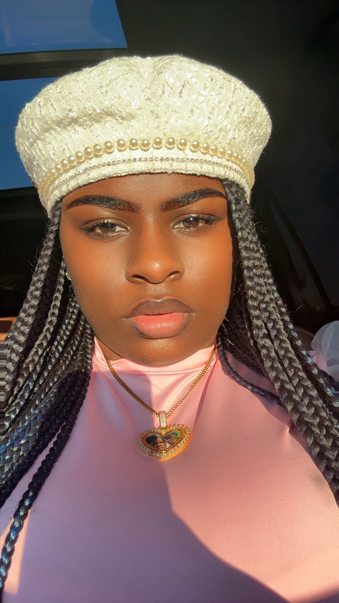 TheRealArielAnn's tweet photo. Face pretty, but my soul prettier 🦋💗 #arielann https://t.co/spiisezHQk