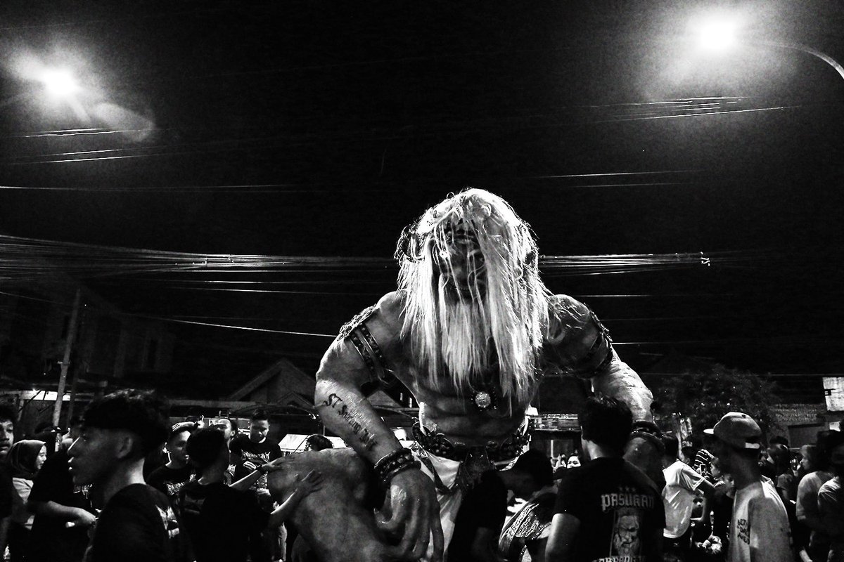 pagipho's tweet photo. #pagipho #ogohogoh #nyepi #blackwhite #blackandwhite #CulturalHeritage #onthestreet #humaninterest #people #dailylife #urbanlife #city #urbanpeople #indonesia #documentary #documentaryphotography #urbancity #town #street #streetphoto #streets #streetphotography #city #culture https://t.co/O9eTATX4MW