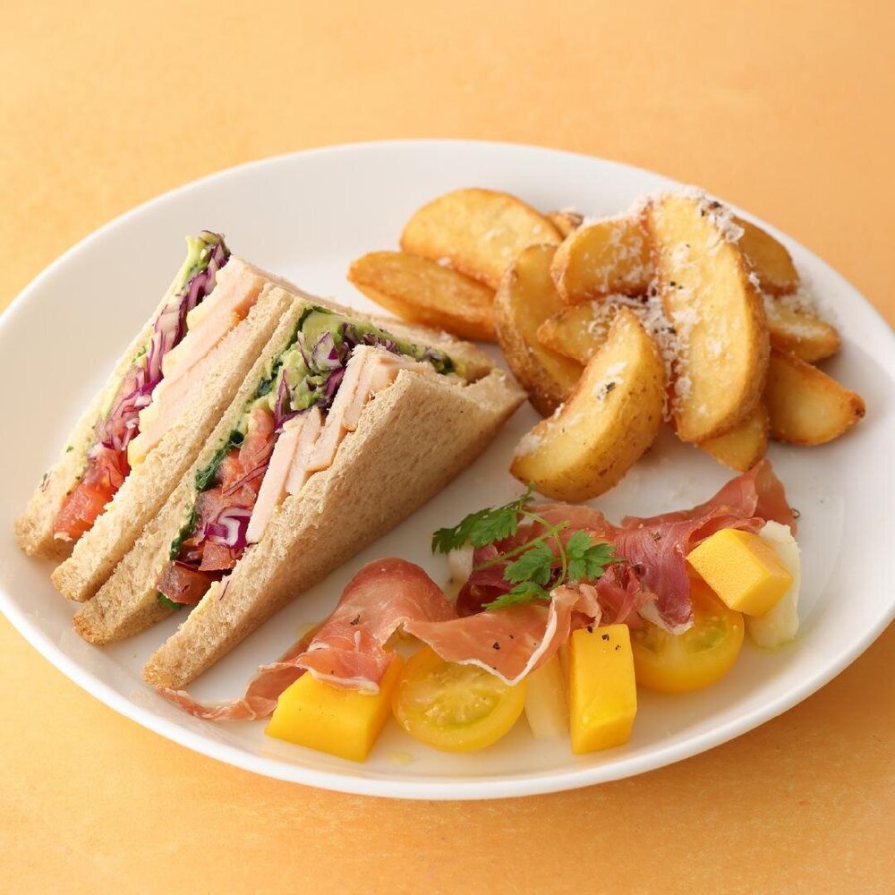 Fashion Press tweet media