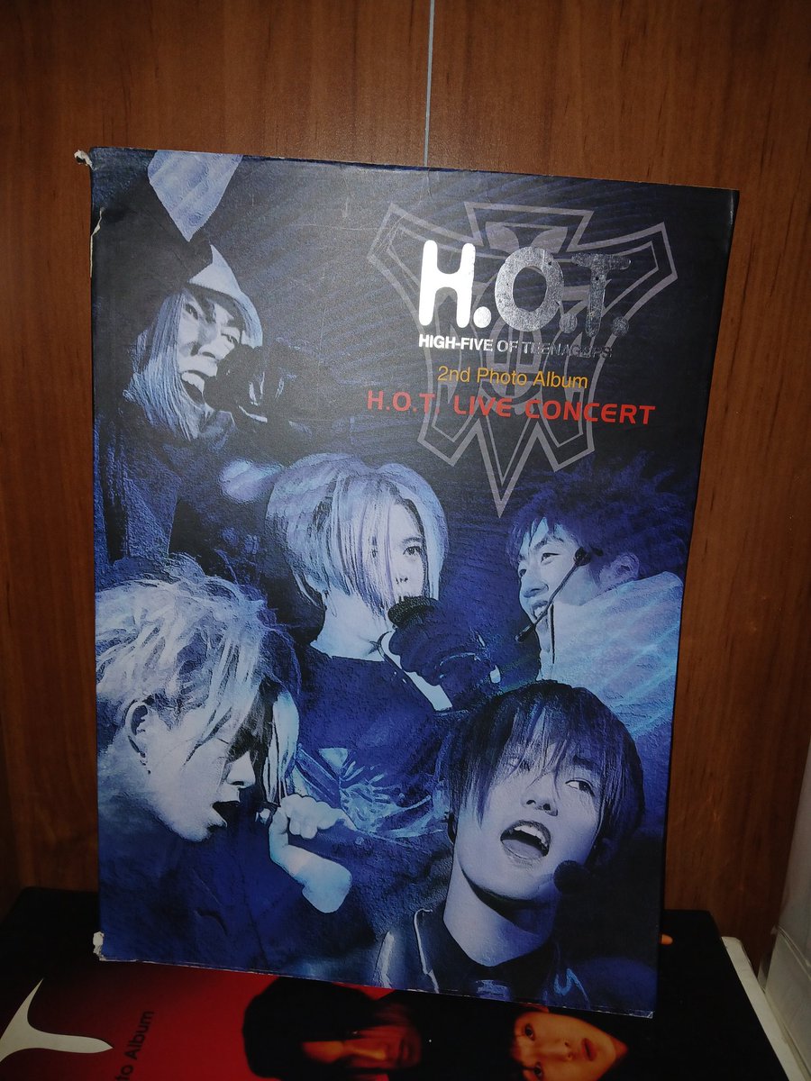 ClubHOT_PR's tweet photo. H.O.T 2nd photos album live concert. Is so big. #Highfiveofteenagers #Kpop https://t.co/VVEXg4tqD7