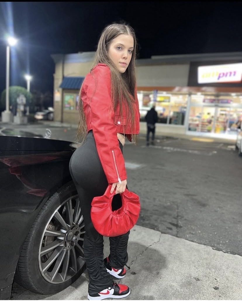 TheRealMalibuu's tweet photo. @thenihiin Hey I’m patiently waiting 😈 https://t.co/R8xg9nYfoq