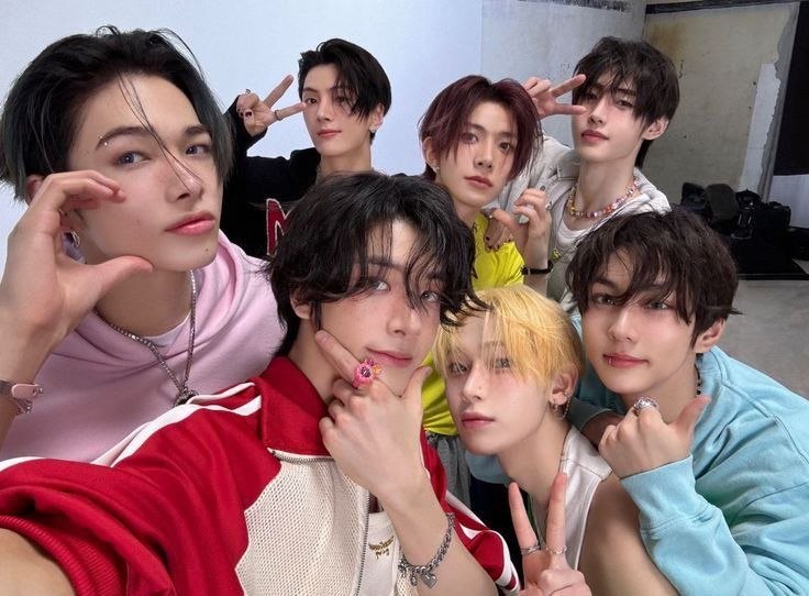 Heeseung no es solo una voz más en enhypen, es un corazón más. Es un motor más que mueve el amor y la conexión con engene, ENHYPEN siempre será 7.

#Always_Together_With_sevEN
#BELIFT_DO_YOUR_JOB