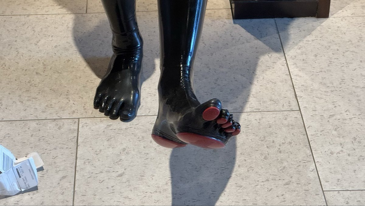 Graywangwang's tweet photo. https://t.co/vHooBeV9dS
#latexartisan #leather #bondage #bdsm #Fetish 
#gasmask #catsuit #puppy #rubber #latex #mask https://t.co/I14gsxWcug