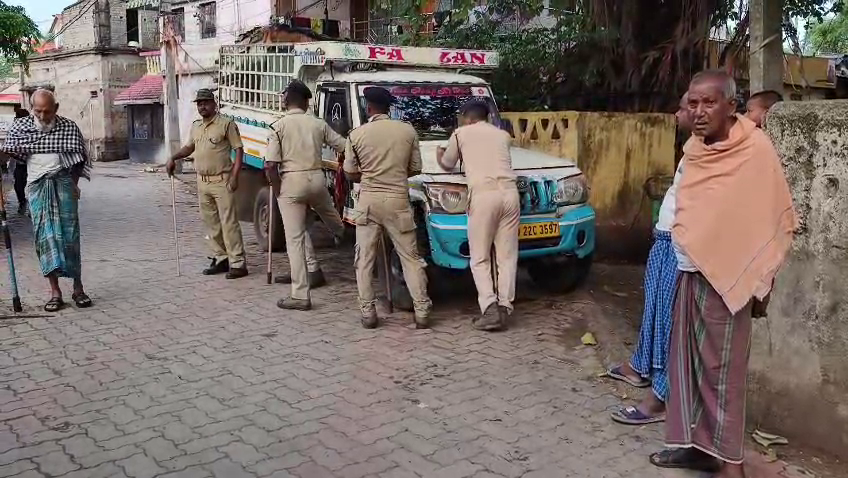 PrameyaDigital's tweet image. #ଗୋ_ମାଫିଆଙ୍କ_ଘରେ_ଚଢ଼ାଉ
-ଏକାକାଳୀନ ୮ଟି ସ୍ଥାନରେ ଚାଲିଛି ରେଡ୍
-ପୁରୁଣାବଜାର,ଗୁଜିଦରଡ଼ା ଅଞ୍ଚଳରେ ଚଢ଼ାଉ
-ଏବେ ପର୍ଯ୍ୟନ୍ତ ୨୦ ଲକ୍ଷ ନଗଦ ଟଙ୍କା ଜବତ
-ବନ୍ଧୁକ ଓ ମାରଣାସ୍ତ୍ର ମଧ୍ୟ ଅନେକ ସ୍ଥାନରୁ ଠାବ
-୫ ଗୋ ମାଫିଆଙ୍କୁ ଅଟକ ରଖିଲା ଭଦ୍ରକ ପୁଲିସ
-ଭଦ୍ରକ ଏସପି ମନୋଜ ରାଉତଙ୍କ ସୂଚନା
#Gomafia #Raid #Police #Bhadrak