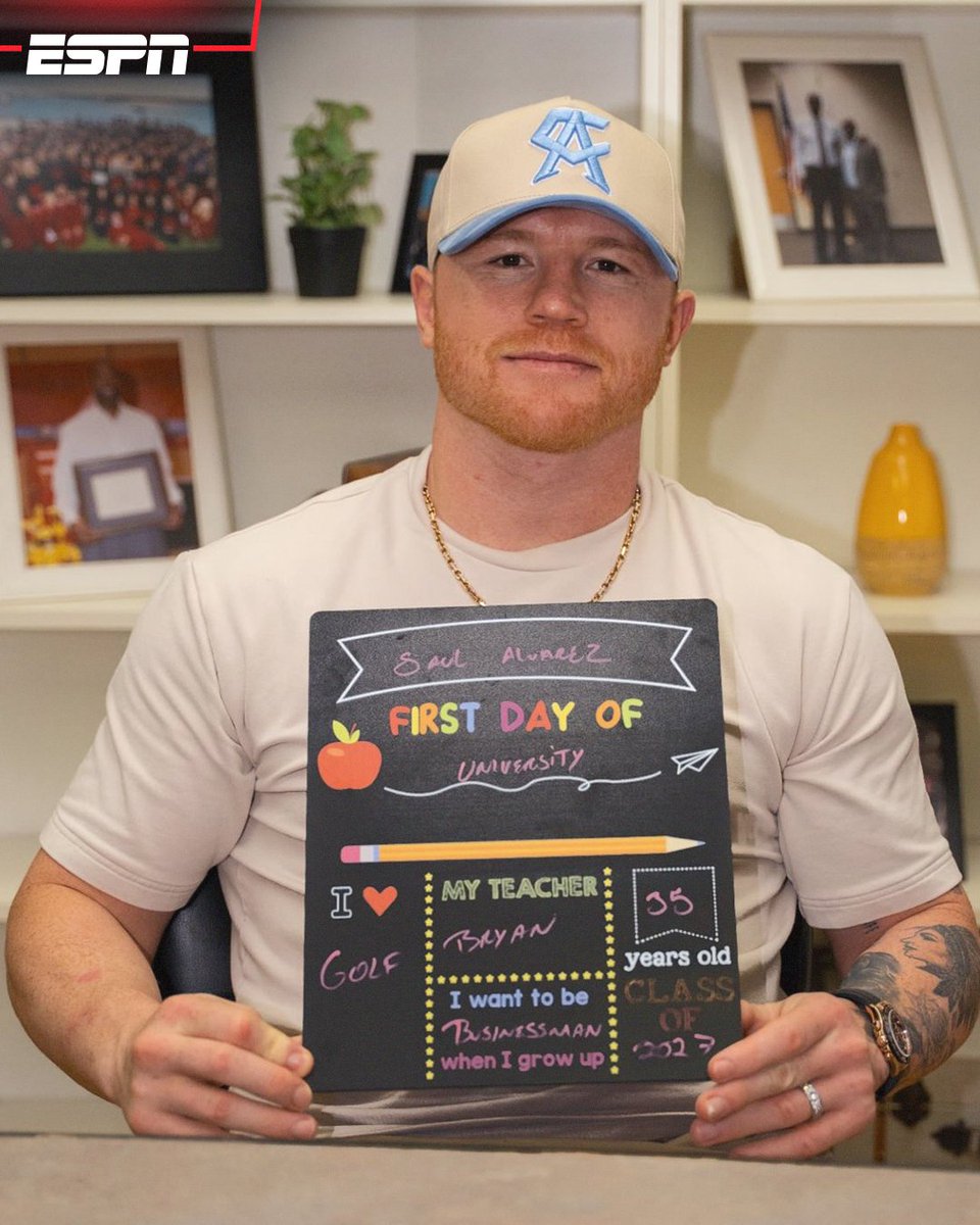 "NUNCA ES TARDE PARA EMPEZAR, PRIMER DÍA EN LA ESCUELA" 🤓

El Canelo Álvarez presume su primer día en la Universidad de San Diego 📚

Del ring a las aulas 🥊