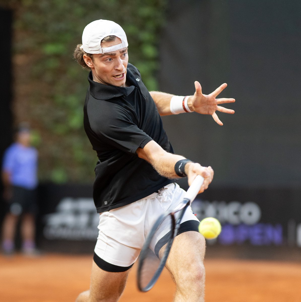 1st Round Qualy - Grandstand🎾

Stefano Napolitano🇮🇹 def. Andres Martin🇺🇸 6-4 6-4

#MCO2026 #ATPChallenger