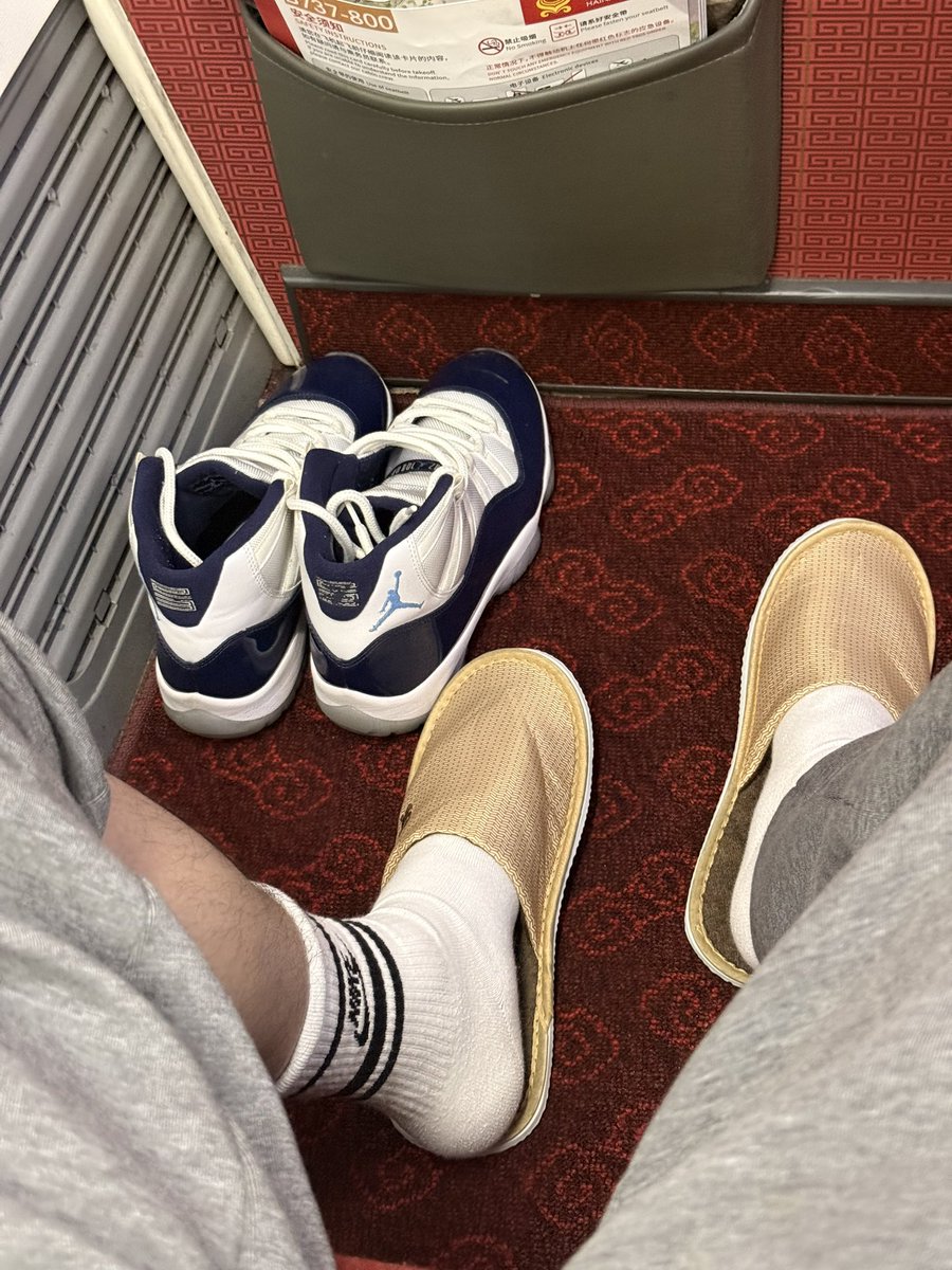 sneakerbear tweet media