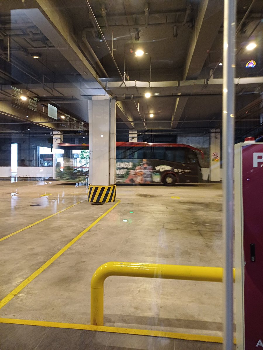 Nooo my bus D:
Late 2-3 mins because of forgot check out and turn back lol