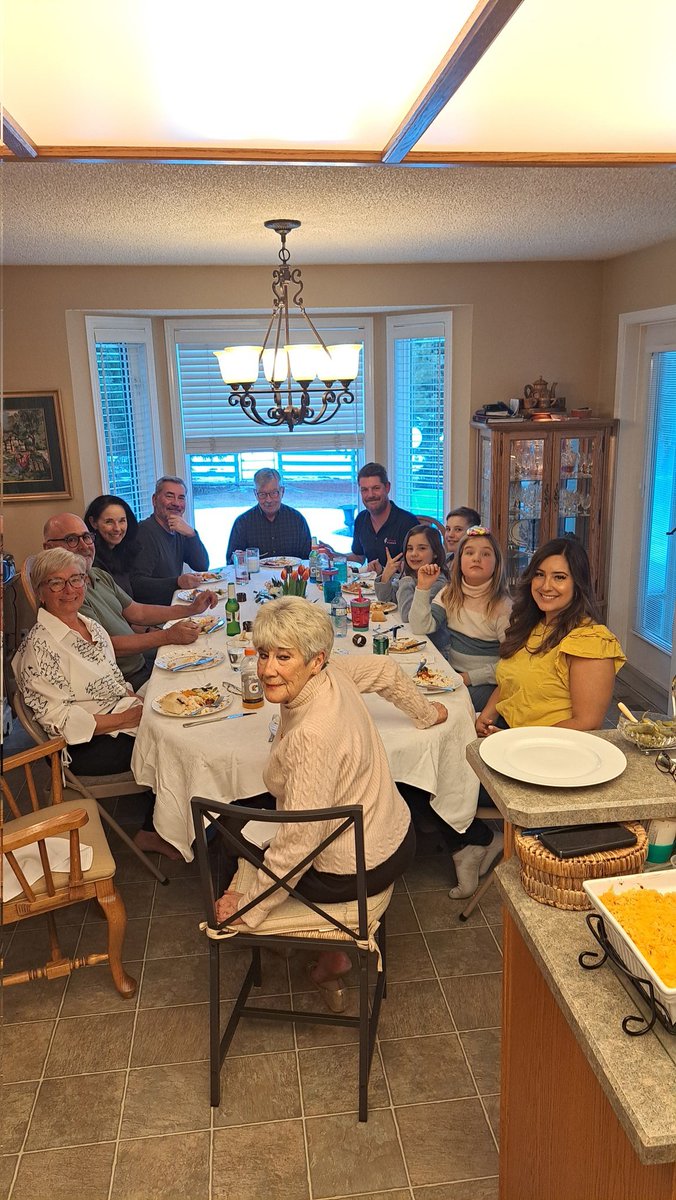 JacquiSundquist's tweet photo. Lovely Easter dinner at the acreage 🐰
 Thanks pot luck and pot washer teams ❤️ https://t.co/2IxE7KNsdn