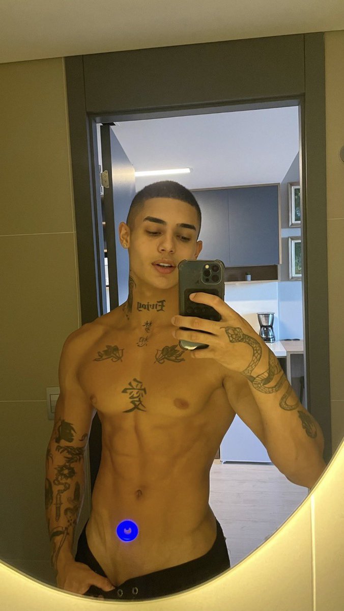 alexispastlife's tweet photo. who is he??? https://t.co/cG6cxi8uZn