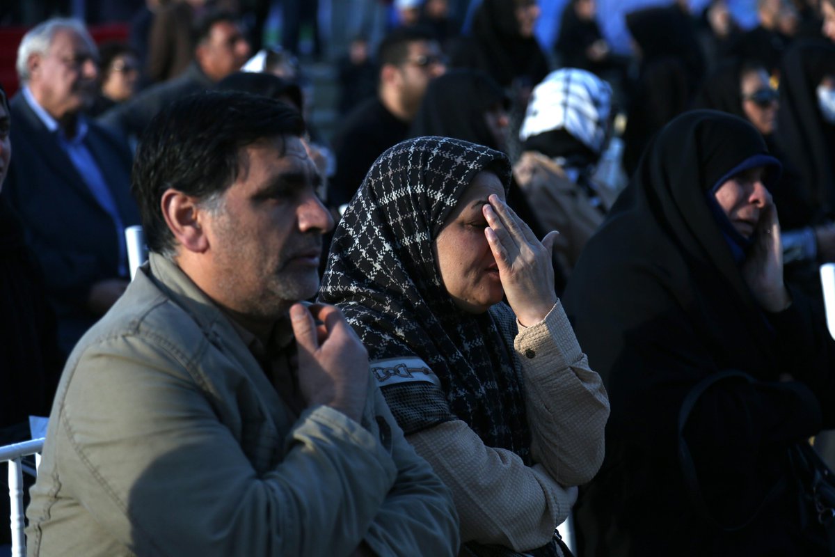 XHNews's tweet image. Latest on #MiddleEast tensions:
- #Trump calls Iran ceasefire proposal a "significant step," sets Tuesday deadline for deal
- #Iran rejects U.S. ceasefire offer, issues 10-point plan calling for permanent end to war
- #Egypt urges continued dialogue ahead of Trump's Iran deadline