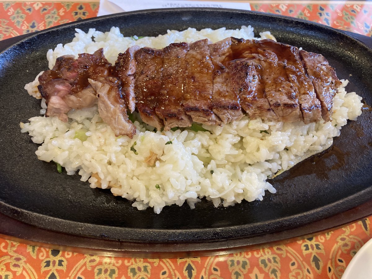 EimeiSa's tweet photo. 《#洋食kan》
いつもハンバーグにしてしまうが相方が頼んだ「ガーリックライスステーキプレート」が旨いと好評だ。隣の席のオムライスも旨そうで、カウンターの常連客のドリアも旨そうだった…
#ハンバーグ
#西海岸マリンロード商店街
#平塚ランチ https://t.co/UMT8SWv50j