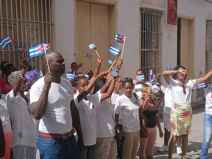 CTCStgodeCuba's tweet photo. En acto de reafirmación revolucionaria contra el bloqueo genocida que tanto daño causa al pueblo cubano, se realizó el llamamiento por el 1ro de mayo en #SantiagoDeCuba. https://t.co/hMReCiATgZ
