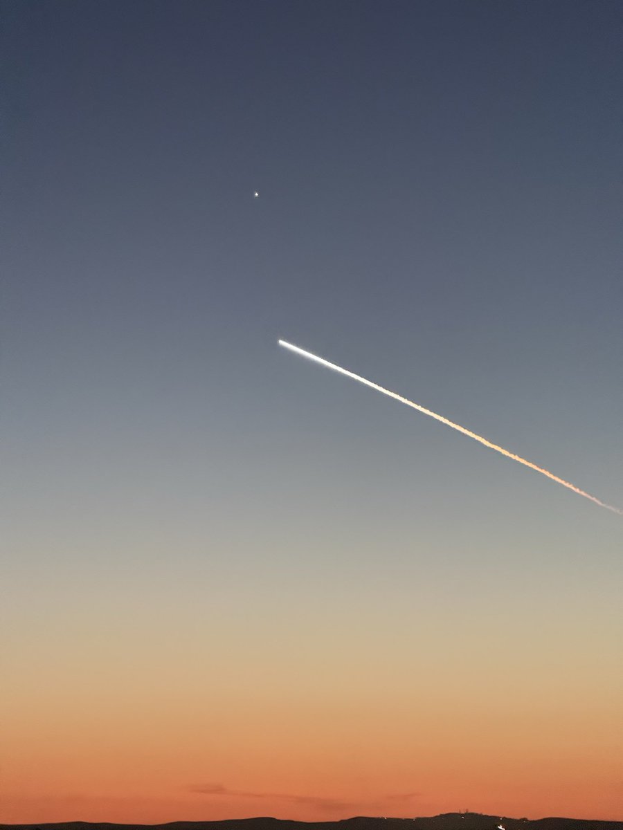 LAbound2011's tweet photo. @SpaceX  Tonight’s Launch! 🚀 This never gets old! Thanks @elonmusk https://t.co/J93DlTXuiw