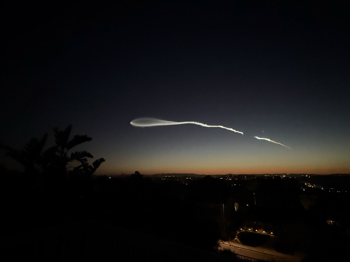 LAbound2011's tweet photo. @SpaceX  Tonight’s Launch! 🚀 This never gets old! Thanks @elonmusk https://t.co/J93DlTXuiw
