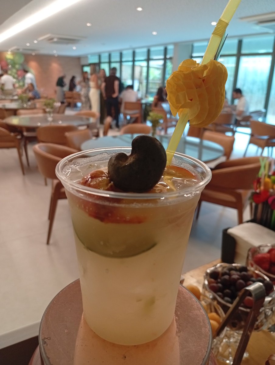 williamsbarman's tweet photo. A celebração aconteceu em um condomínio de luxo no bairro da Ilha do Retiro, Williams e Paulo brilharam com uma carta excepcional de drinks e coquetéis: Moscow Mule, Gin Tônica, Mojito, Sex on the Beach, Caipirinha e diversas caipifrutas. https://t.co/lsPoyeiKew