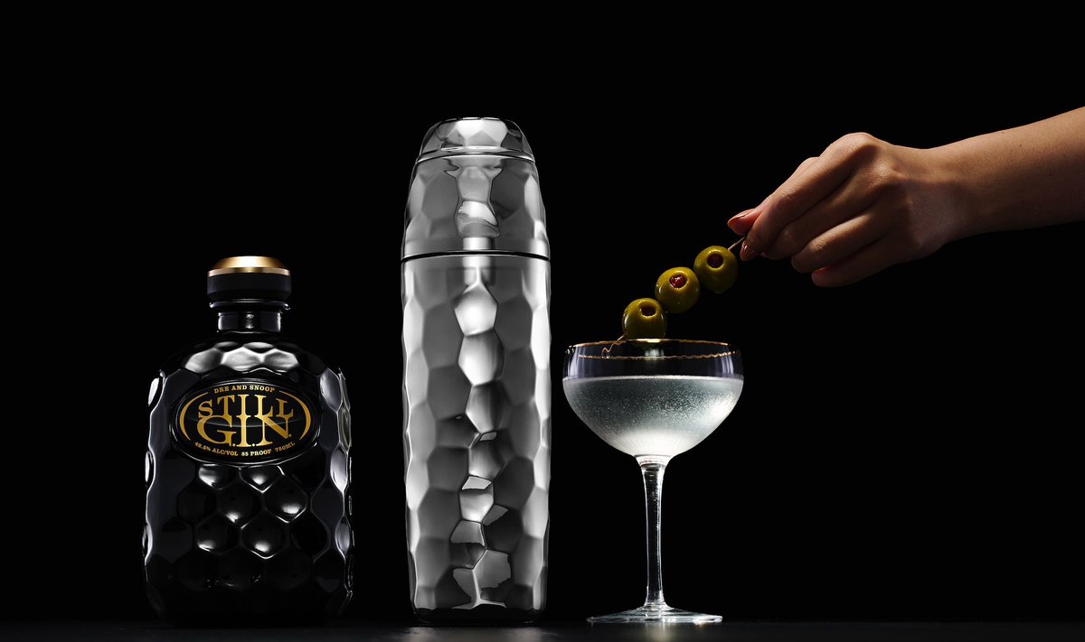 luxurylifestyle's tweet image. Three Legends. Two Powerhouse Brands. One Iconic Shaker. luxurylifestyle.com/headlines/thre… #gin #gintonic #gincocktails #cocktailshaker
